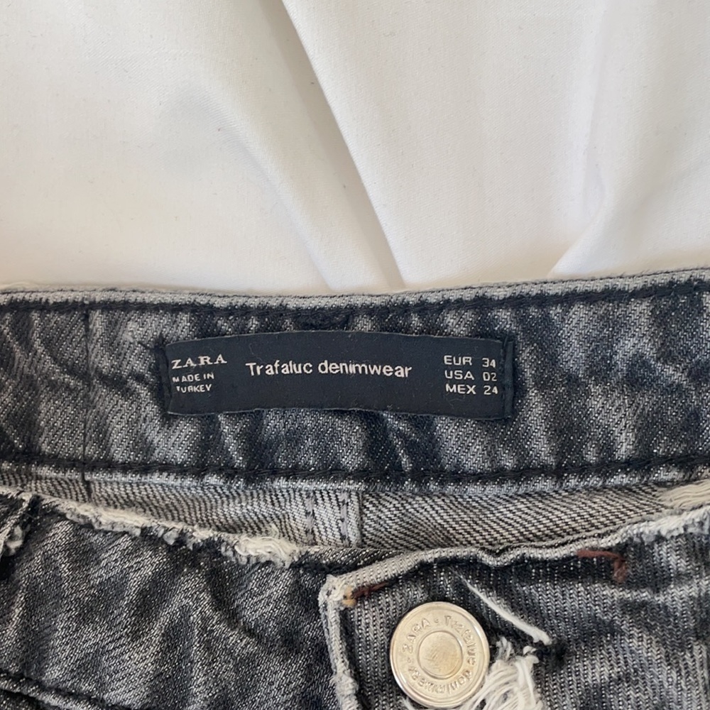 Zara Distressed High Rise Shorts - Picture 3 of 4